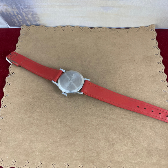 Vintage Original Hand Wind Orphan Annie Red Watch - Picture 5 of 6